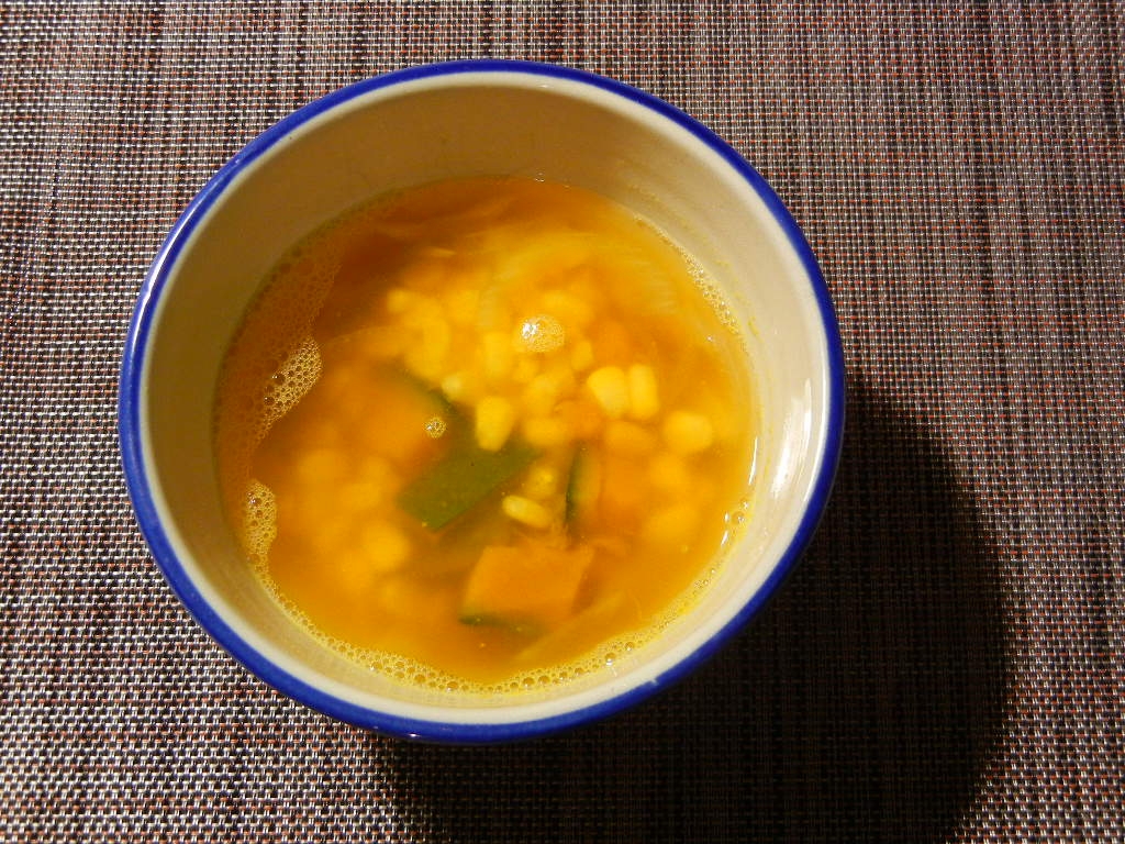 南瓜とコーンのコンソメスープ