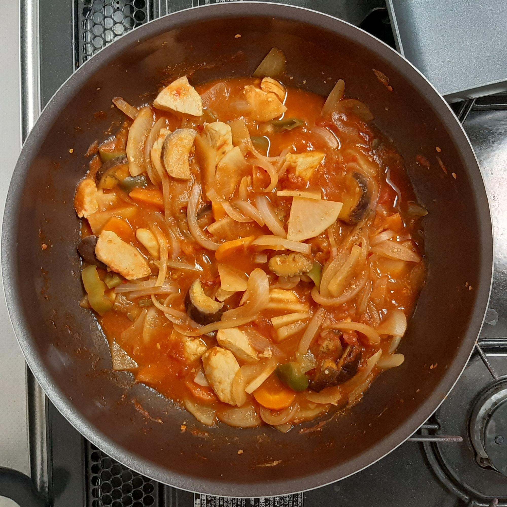 チキンと野菜のトマト煮込み