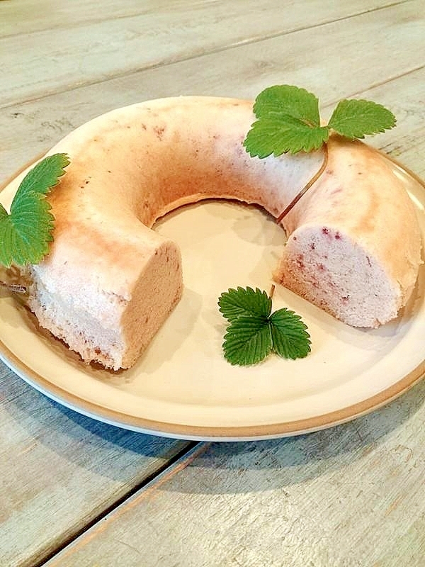 レンジで♪米粉のいちごミルク蒸しパン