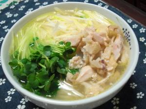 手羽元スープでコラーゲンにゅう麺