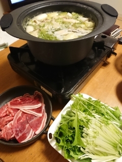 ポン酢でアッサリ♪豚バラと水菜の☆水炊き鍋