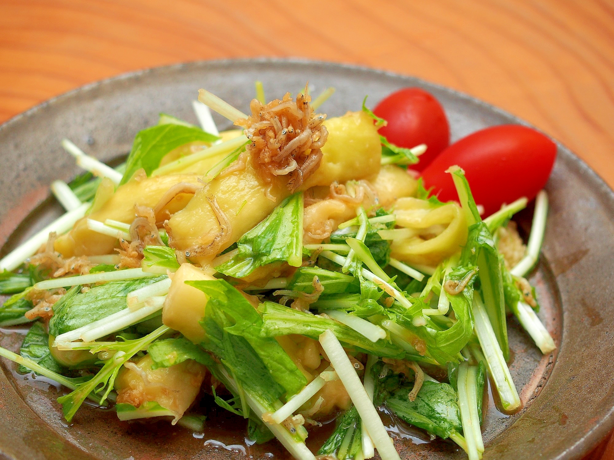 レンジで蒸しナスと水菜とカリカリじゃこのサラダ