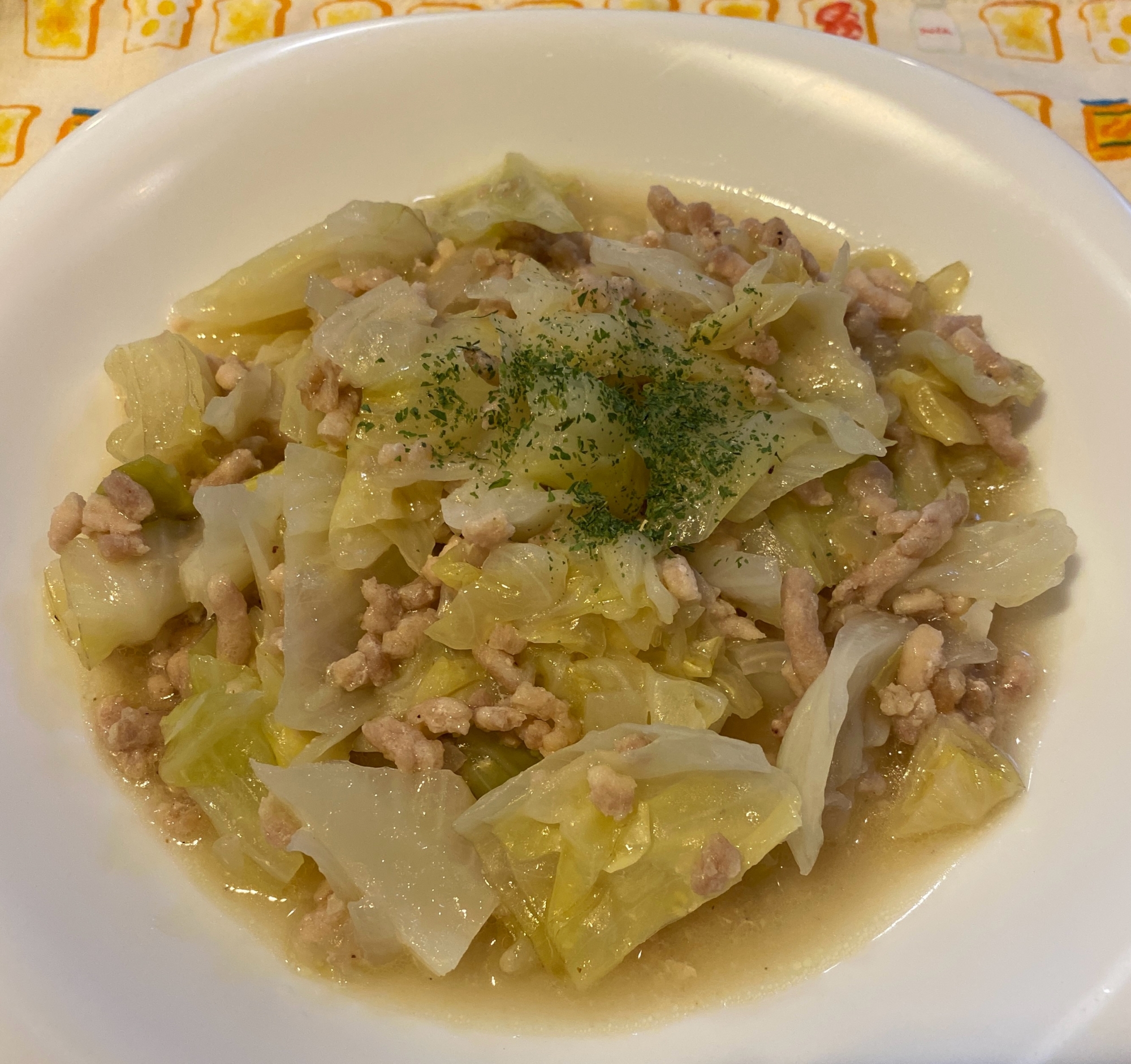 粉チーズ入り☆鶏ミンチとキャベツの蒸し物