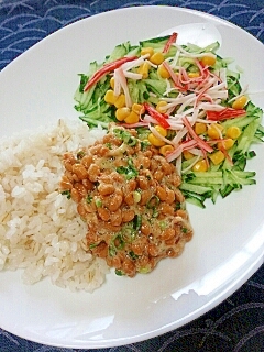 ダイエットに☆きゅうりのカニカマサラダ風納豆ご飯♪