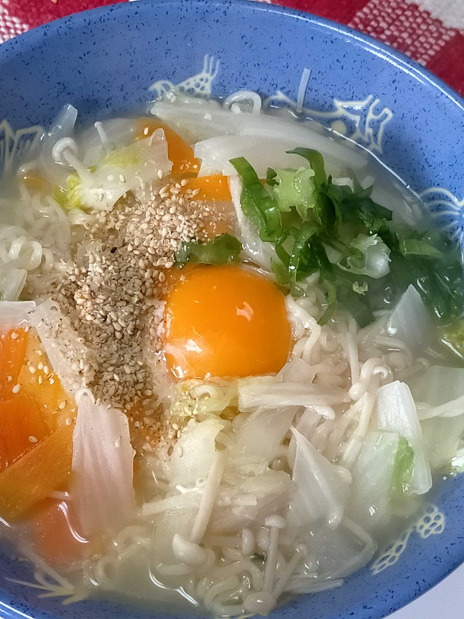 インスタントラーメン♪野菜と卵とごまの塩ラーメン♪