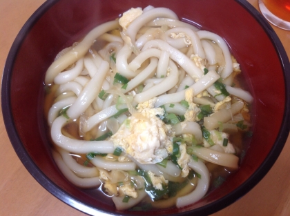 具なしのおうどんが好きな娘にランチで作りました。
アッサリと美味しくいただきました。