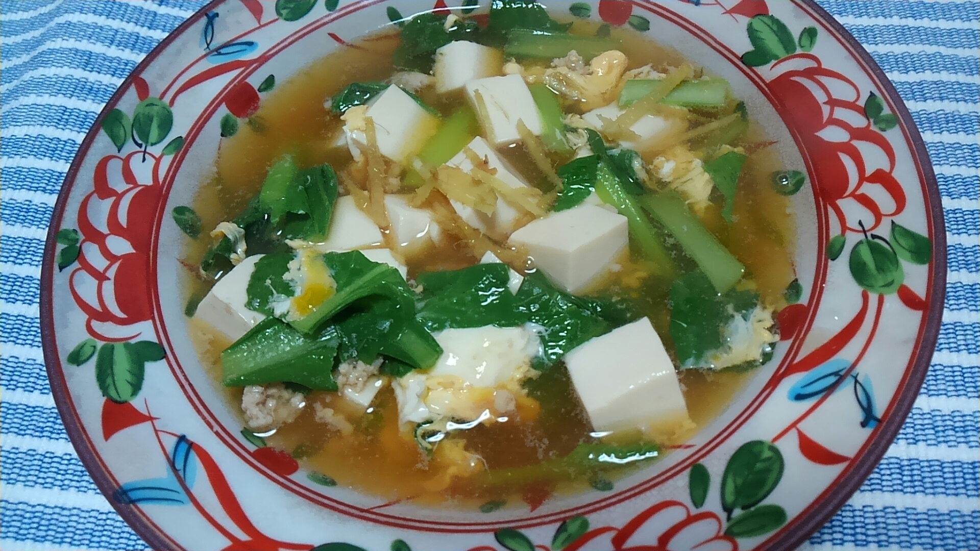 豆腐と小松菜と挽き肉と卵の中華スープ☆