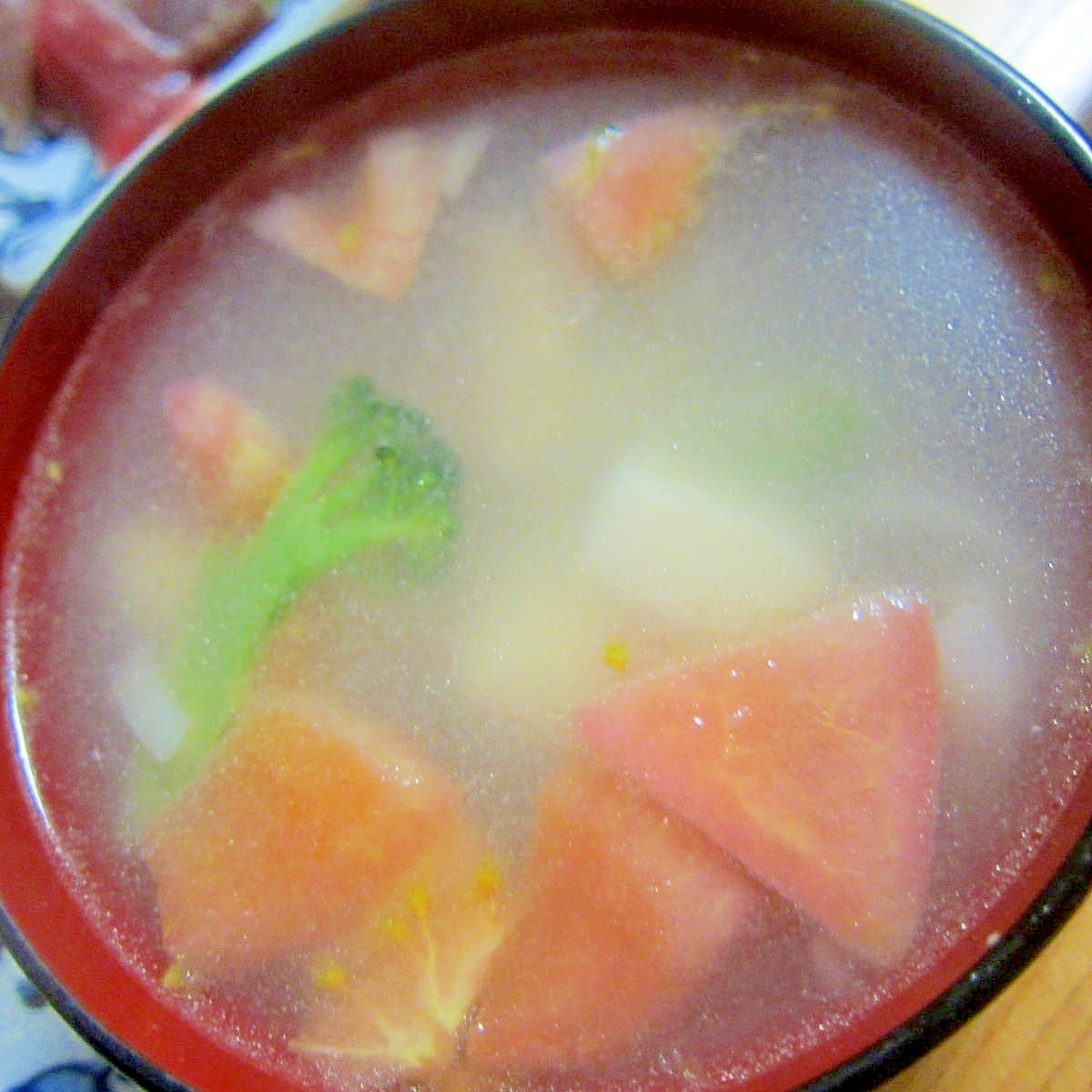 トマト米麺ブロッコリー小松菜海老炒めスープ