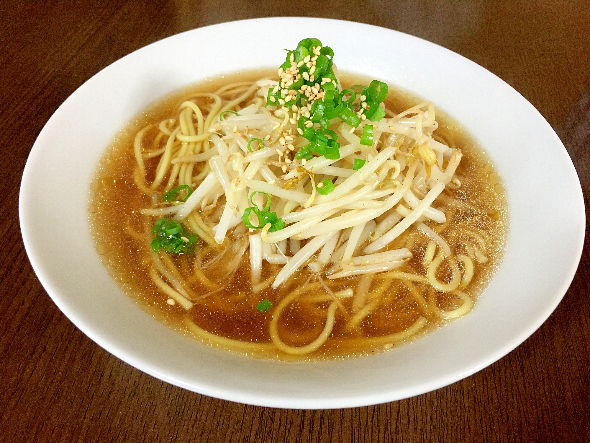 業スー牛肉だしの素で☆もやし醤油ラーメン