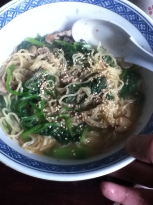 ほうれん草と豚コマの醤油ラーメン