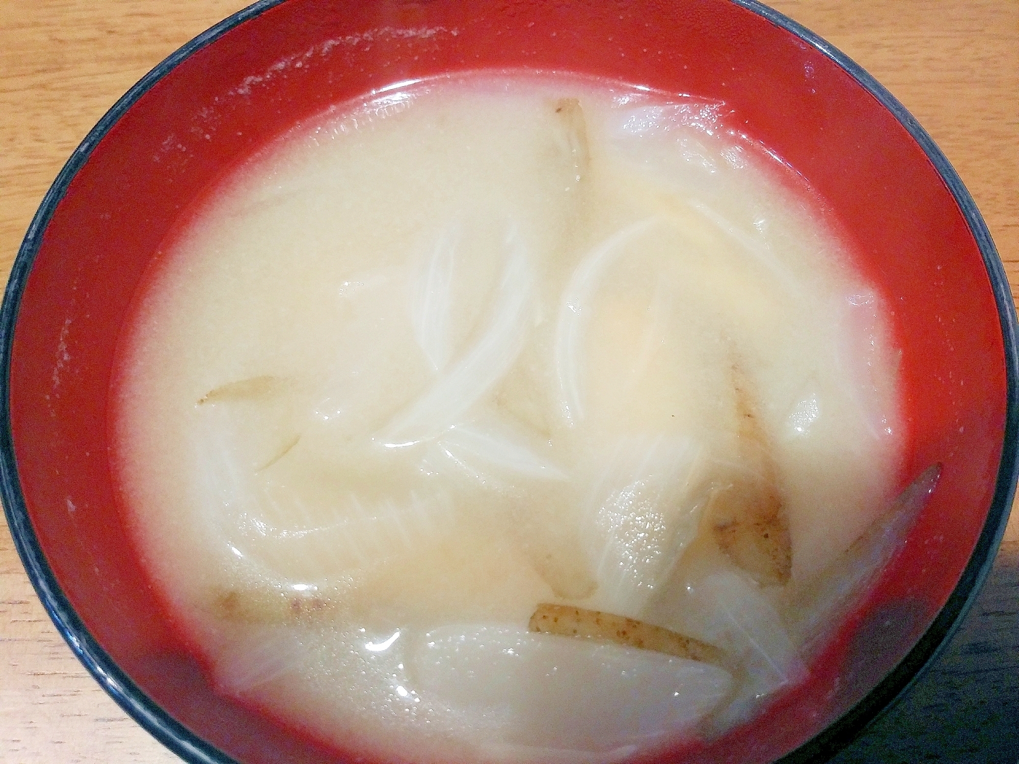 玉ねぎとごぼうの味噌汁☆