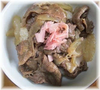 凍り豆腐入り！すき焼き肉を使って、贅沢な牛丼♪