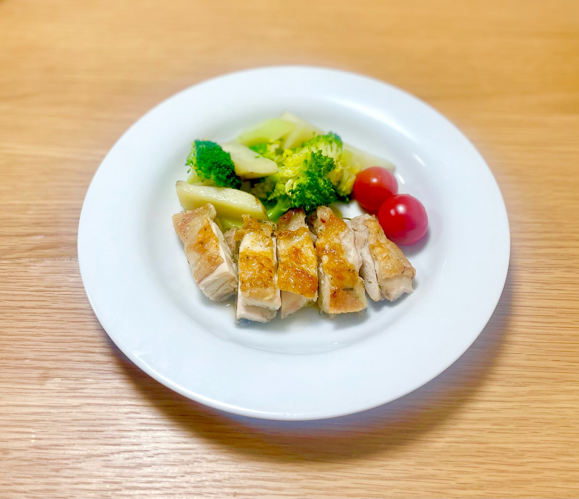 四毒抜き◆皮がパリパリ！鶏もも肉のハーブソテー