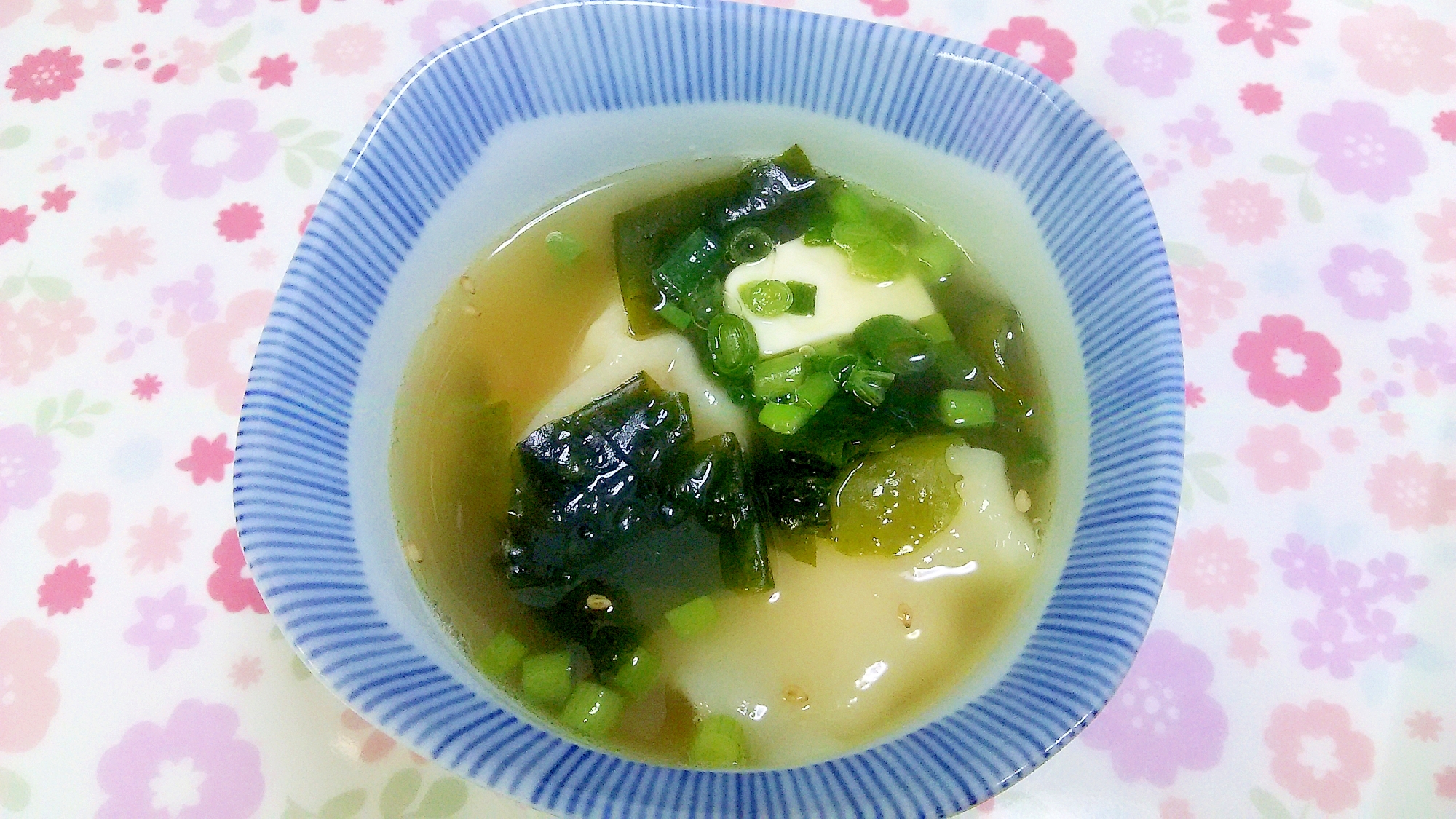 水餃子とわかめと豆腐の中華スープ＋＋