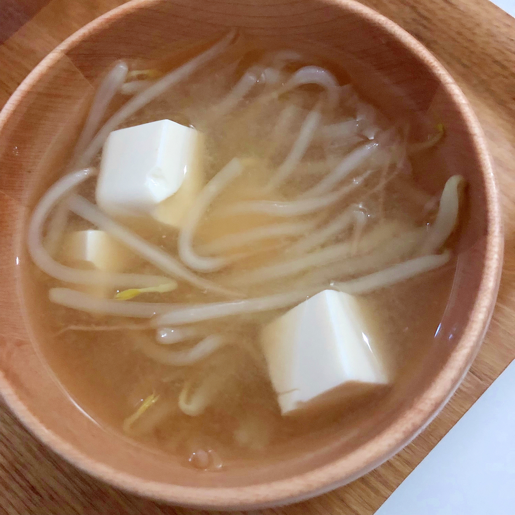 豆腐ともやしの味噌汁