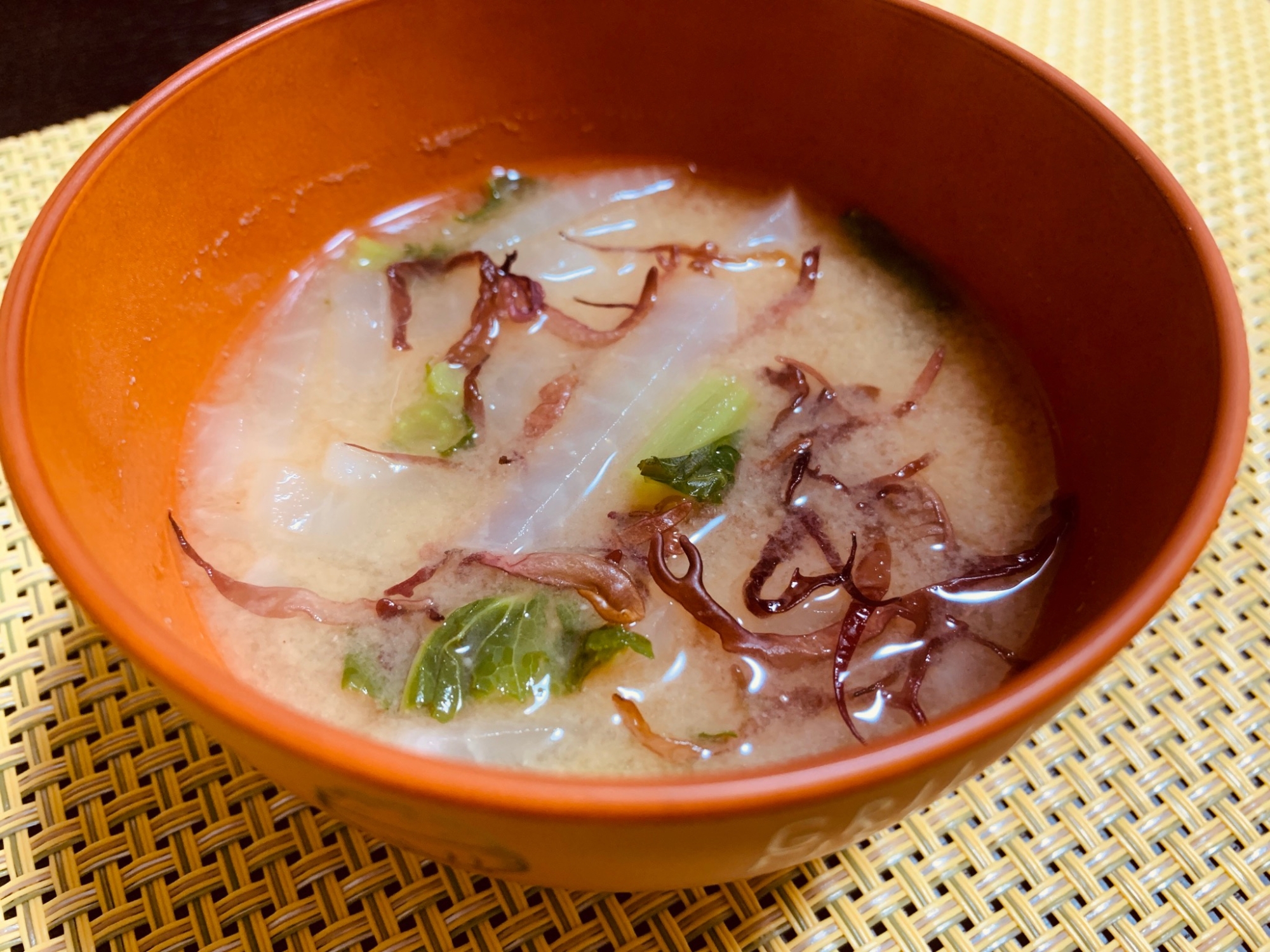 大根と大根菜っ葉でお味噌汁