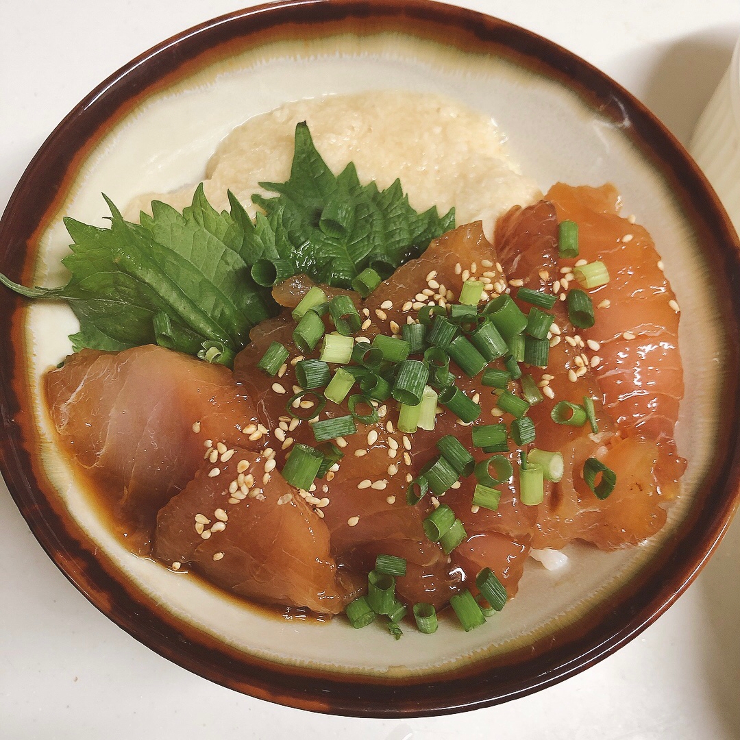 マグロ漬けのとろろ丼