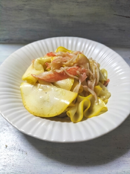 むにゅっと食感♡ズッキーニとカニカマのポン酢サラダ