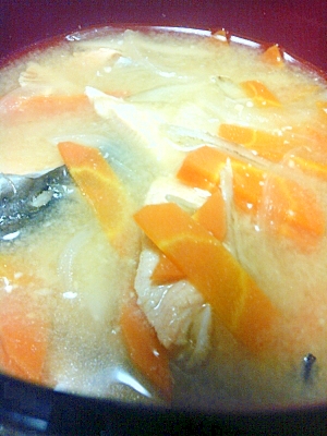鮭のアラと根菜のお汁