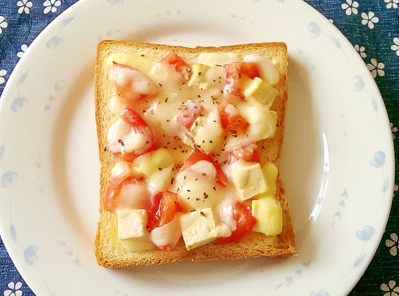 トマトと豆腐のチーズトースト