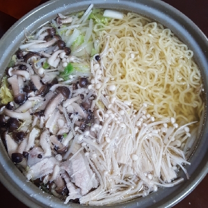 市販のラーメンで♪ラーメン鍋