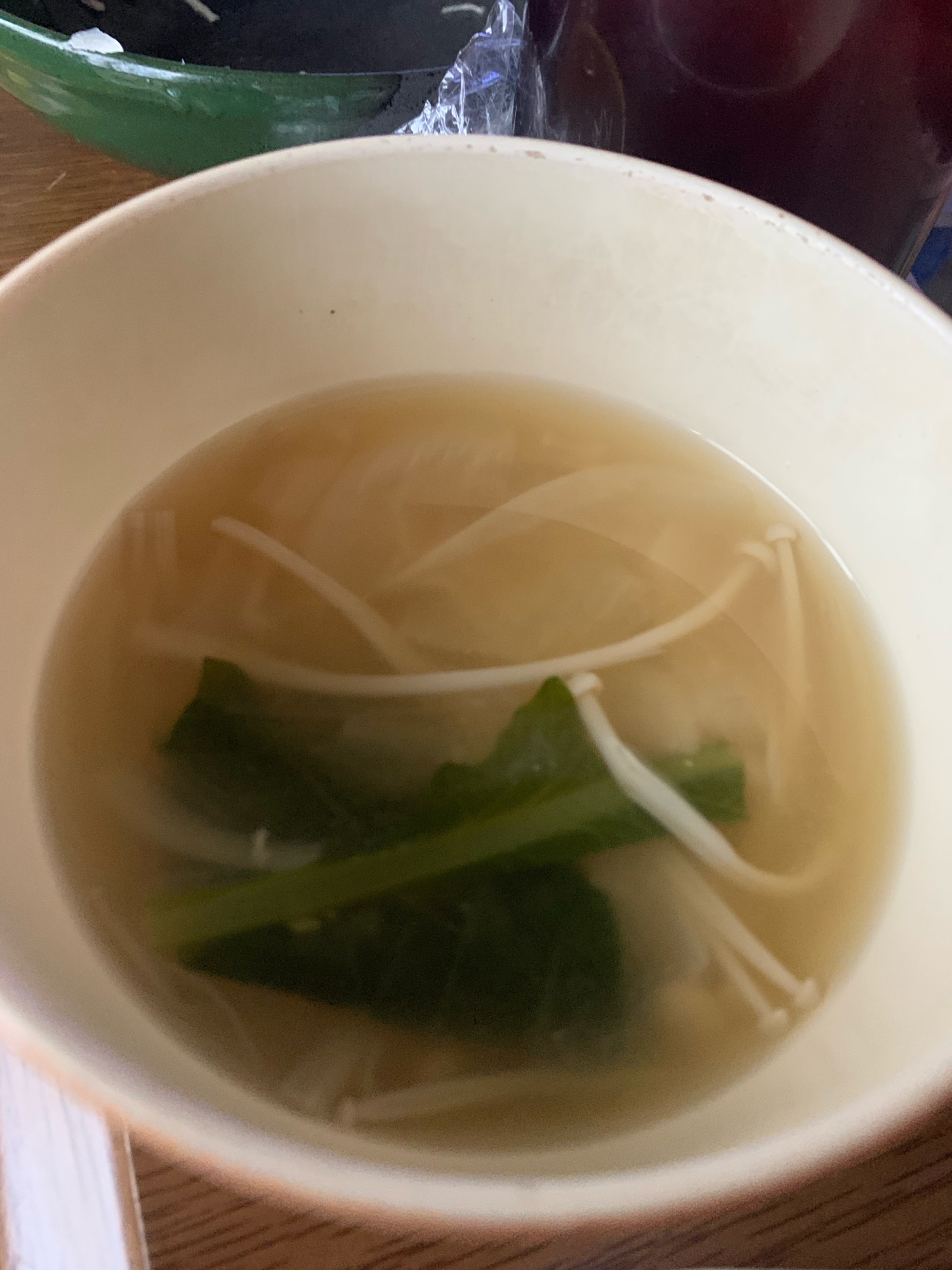 小松菜と玉ねぎ、エノキの味噌汁