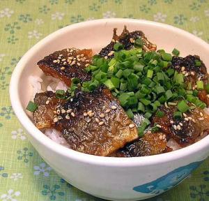 秋はがっつり！秋刀魚の照り焼き丼