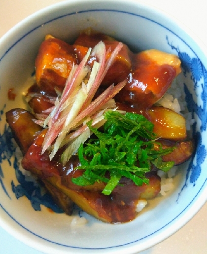 いわしの味噌煮缶詰と味噌だれ茄子丼