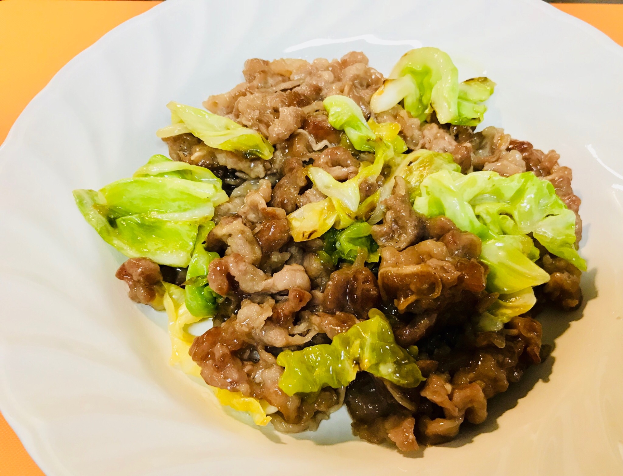 ＊牛肉とキャベツの甘辛味噌炒め＊簡単で美味しい〜