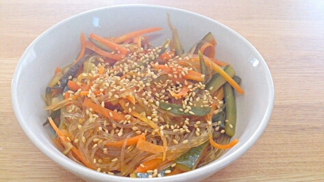 材料を鍋で煮こむだけ☆春雨サラダ