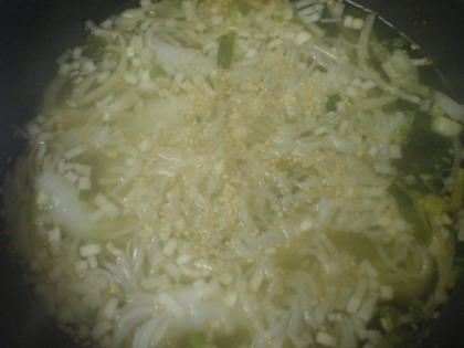 寒いからラーメンが食べたいけどカロリーがぁ～( ；∀；)そんな時にこちらのレピ思い出して中華スープで作ったよ❤結び白滝だけど食べ応えあって美味しいかったぁ❤＾＾