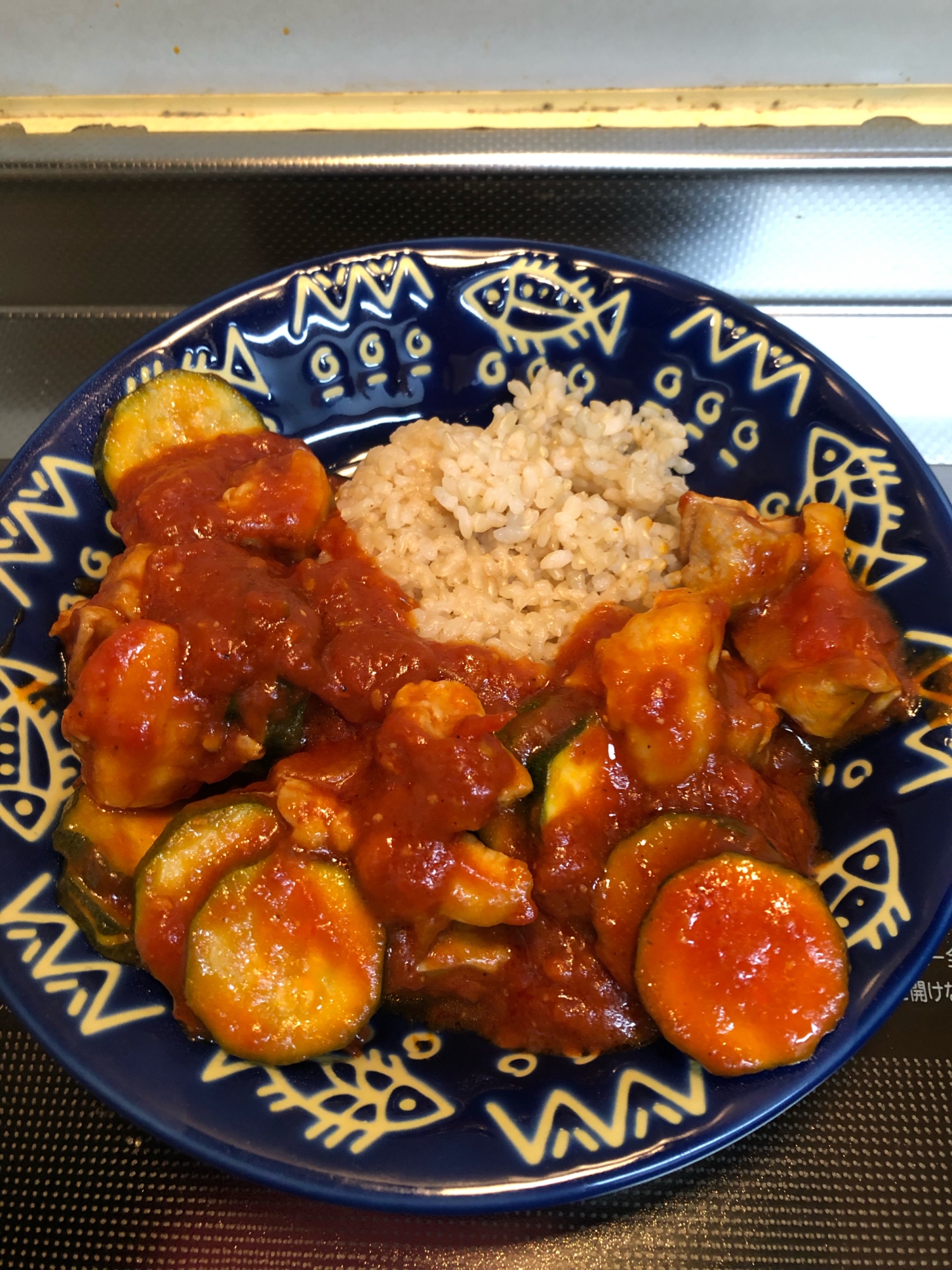 鶏肉とズッキーニのトマトカレー^_^