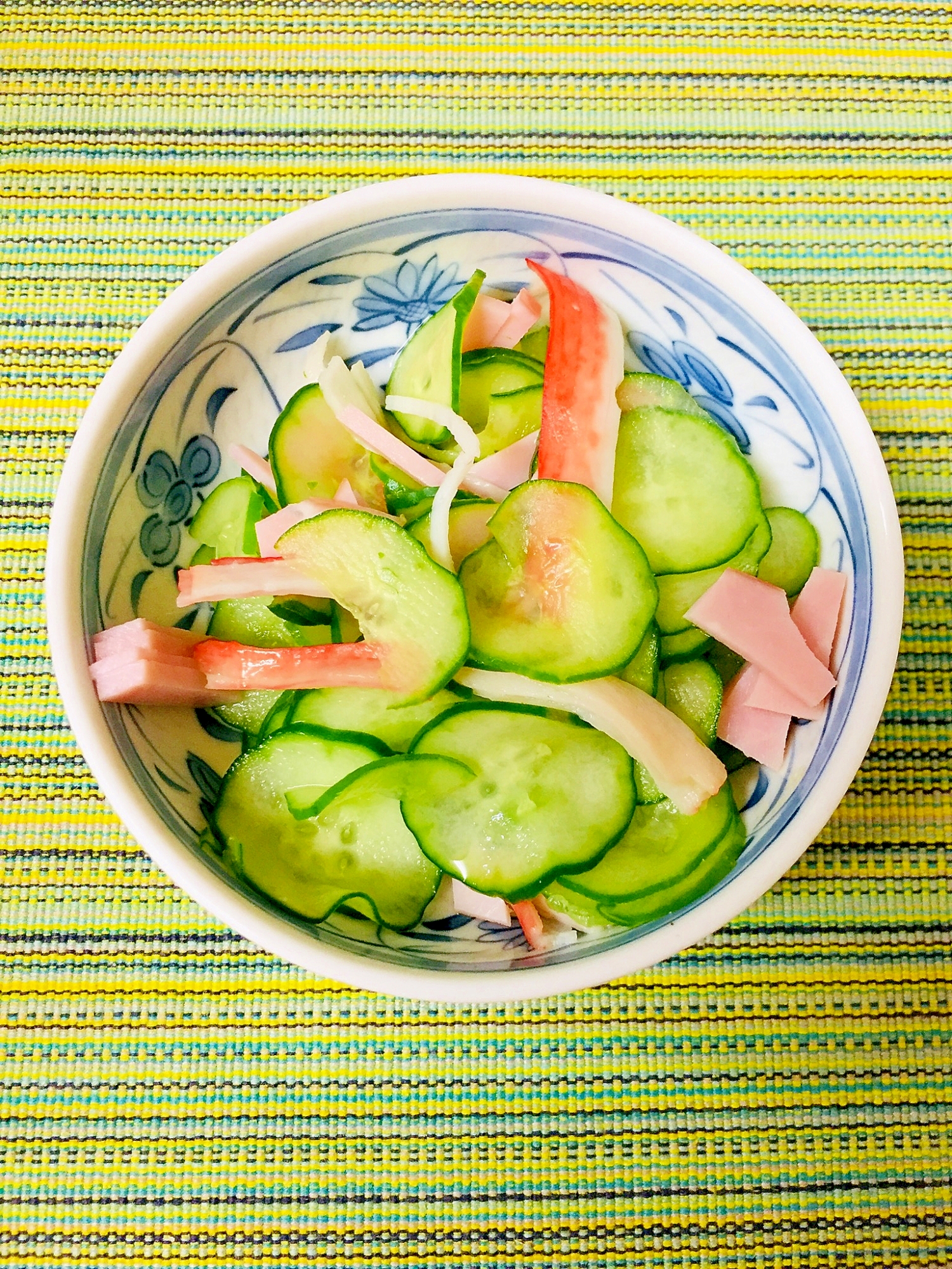 きゅうりとハムとカニカマの酢の物