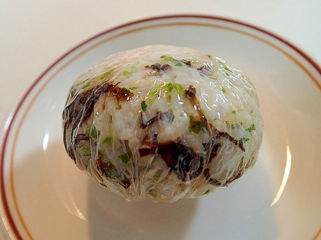 昆布佃煮と青のりの明太マヨおにぎり