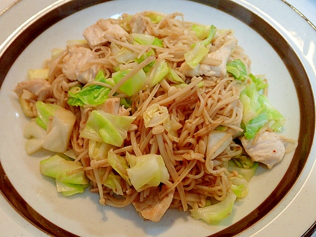 鶏ムネとキャベツとえのきのソースマヨ焼き素麺♪