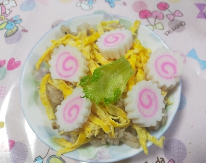 錦糸卵と、鶏でなると‹‹\(´ω` )/››錦糸卵でちらし寿司＼(^^)／華やか❁❀✿✾美味しかったです(◍•㉦•◍)๑ﾜﾝ!