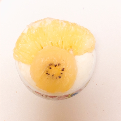 ヨーグルトにキウイとオレンジを♪