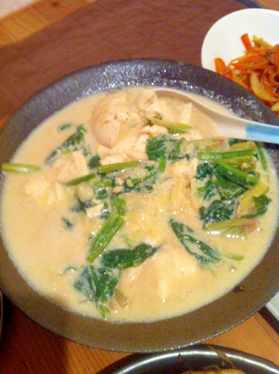 胡麻チーズ入り、豆乳味噌スープ