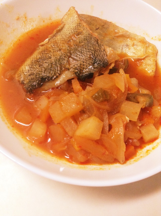 魚と余り物野菜のケチャップミネストローネ