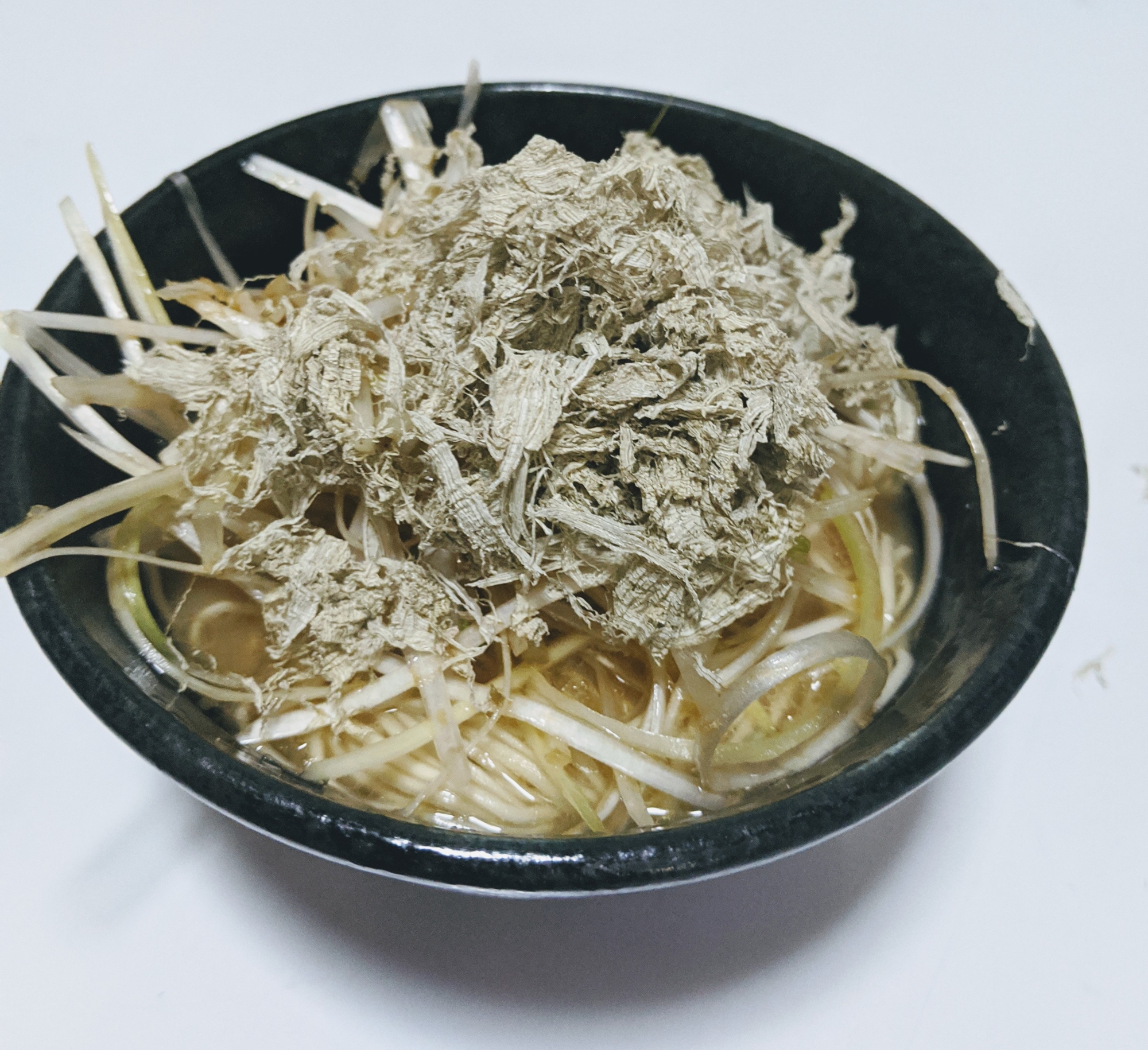 とろろ昆布と白髪ネギのせた、にゅうめん