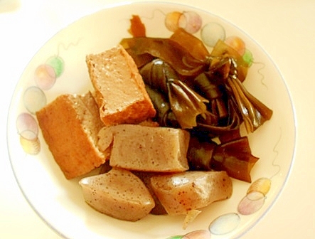 厚揚げとこんにゃくと結び昆布の煮物