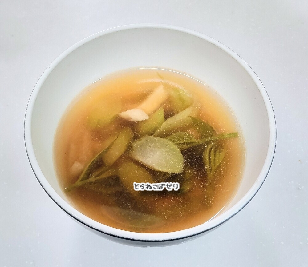 うどと油揚げのすまし汁