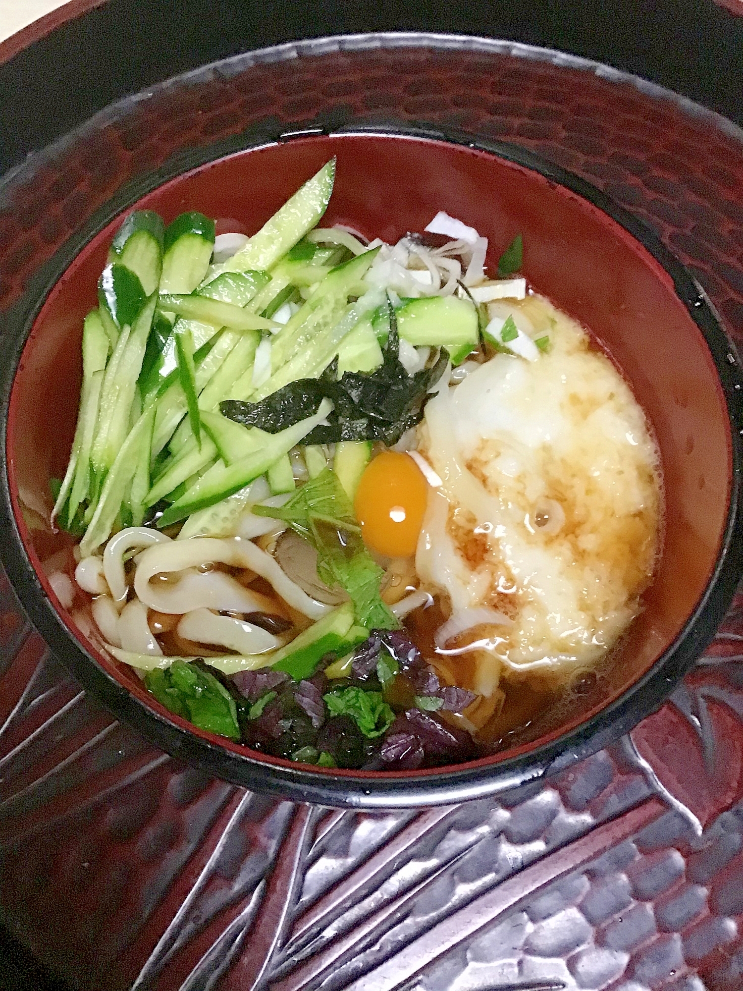 うずらの冷やし月見うどん。