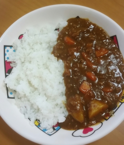 ひき肉のカレー美味しいですよね(*^^*)
ゴロゴロ肉のカレーより断然こちらが好みです♪
ごちそうさまでした～☆