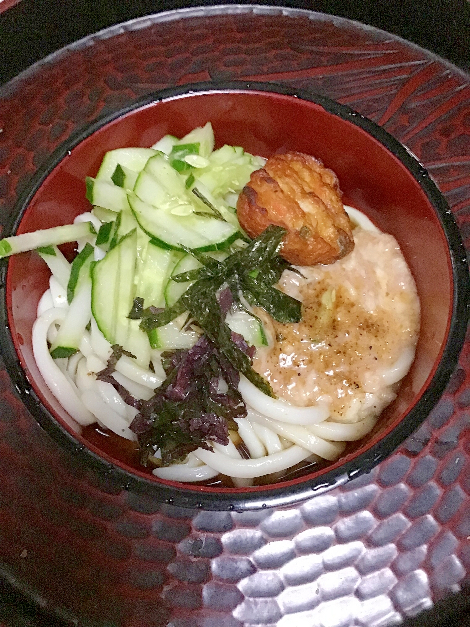 とろろぶっかけうどん（冷）さつま揚げ付き。