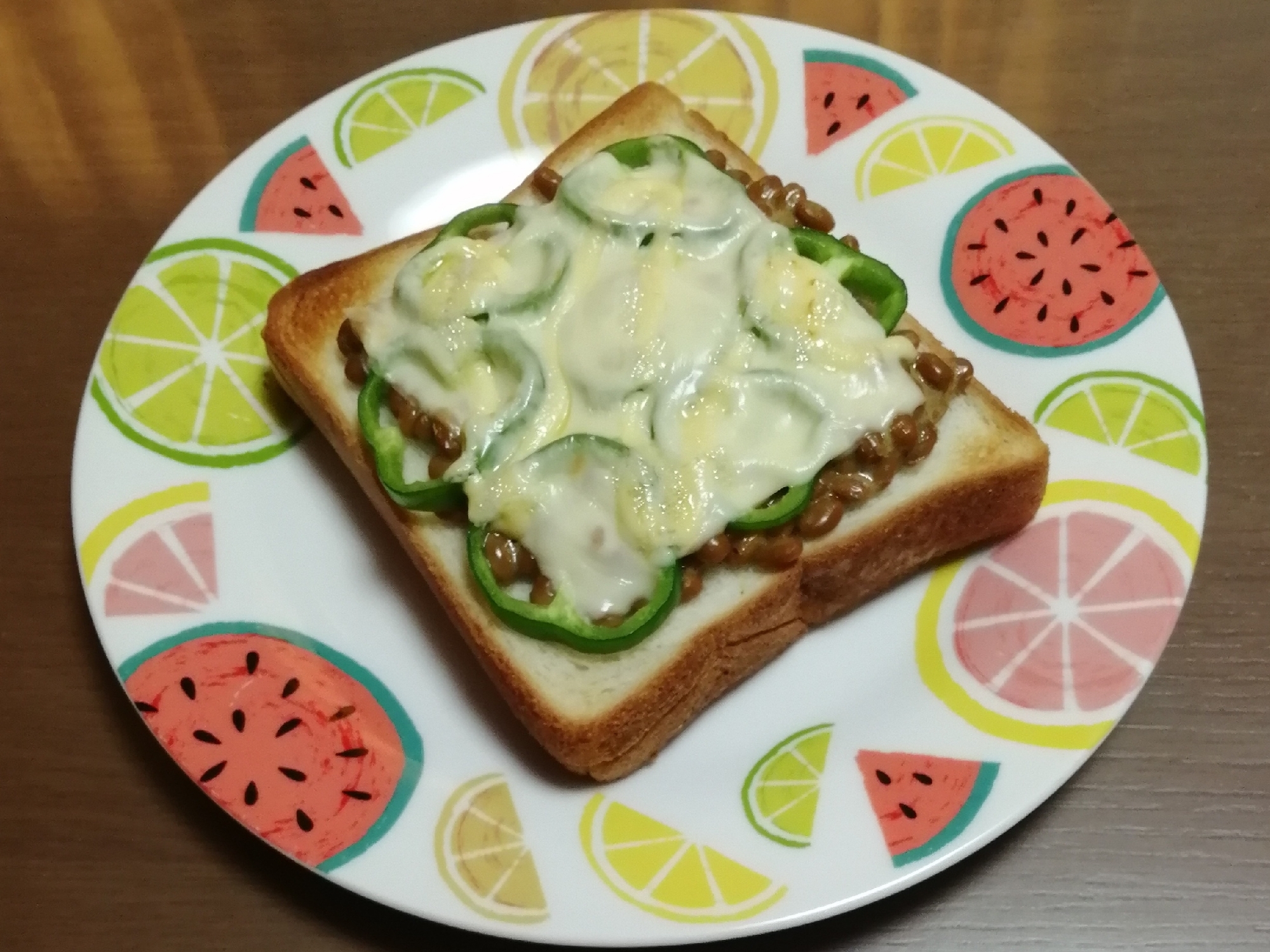 いりこ風味ピーマン納豆トースト