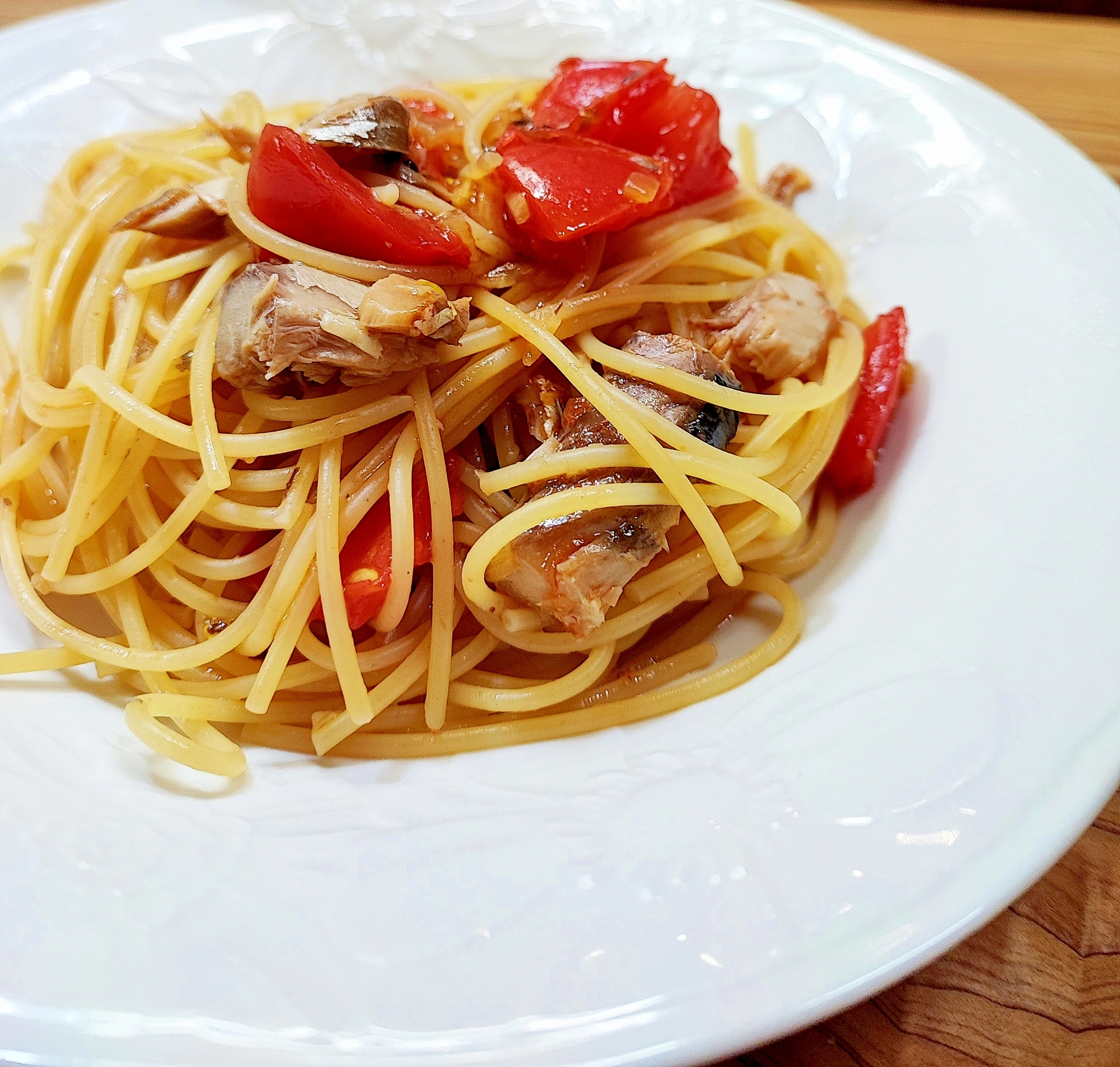 トマトと鯖水煮のめんつゆパスタ