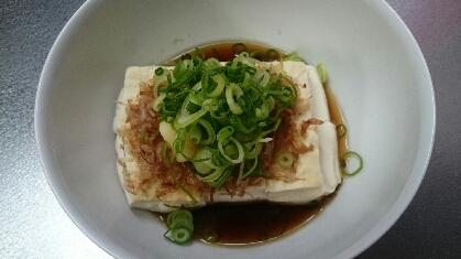 絹豆腐がなくて木綿豆腐でしました(^∇^)レンジで簡単に出来て、美味しかったですd=(^o^)=b
あと1品足りない‼って時にはこれですね(^○^)