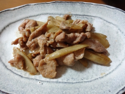 白ごまをふり忘れましたが…
焼肉のタレだけの味付けでなく、白だしなども加えると、味が濃い過ぎにならないですね(^_-)-☆
とても美味しくいただきました♪