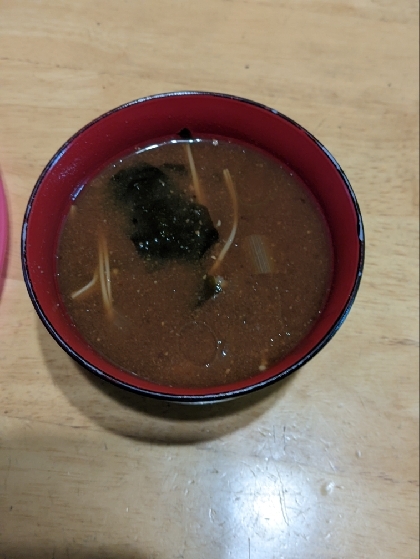 えのき・生わかめ・油揚げの味噌汁